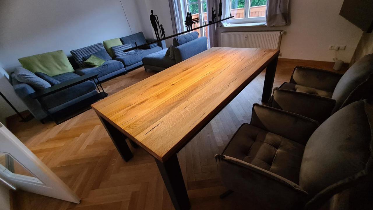 Bunter Hirsch Ferienwohnung Im Garmischer Zentrum Exterior photo