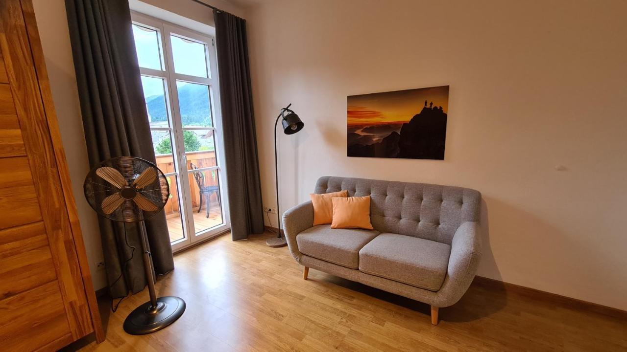 Bunter Hirsch Ferienwohnung Im Garmischer Zentrum Exterior photo